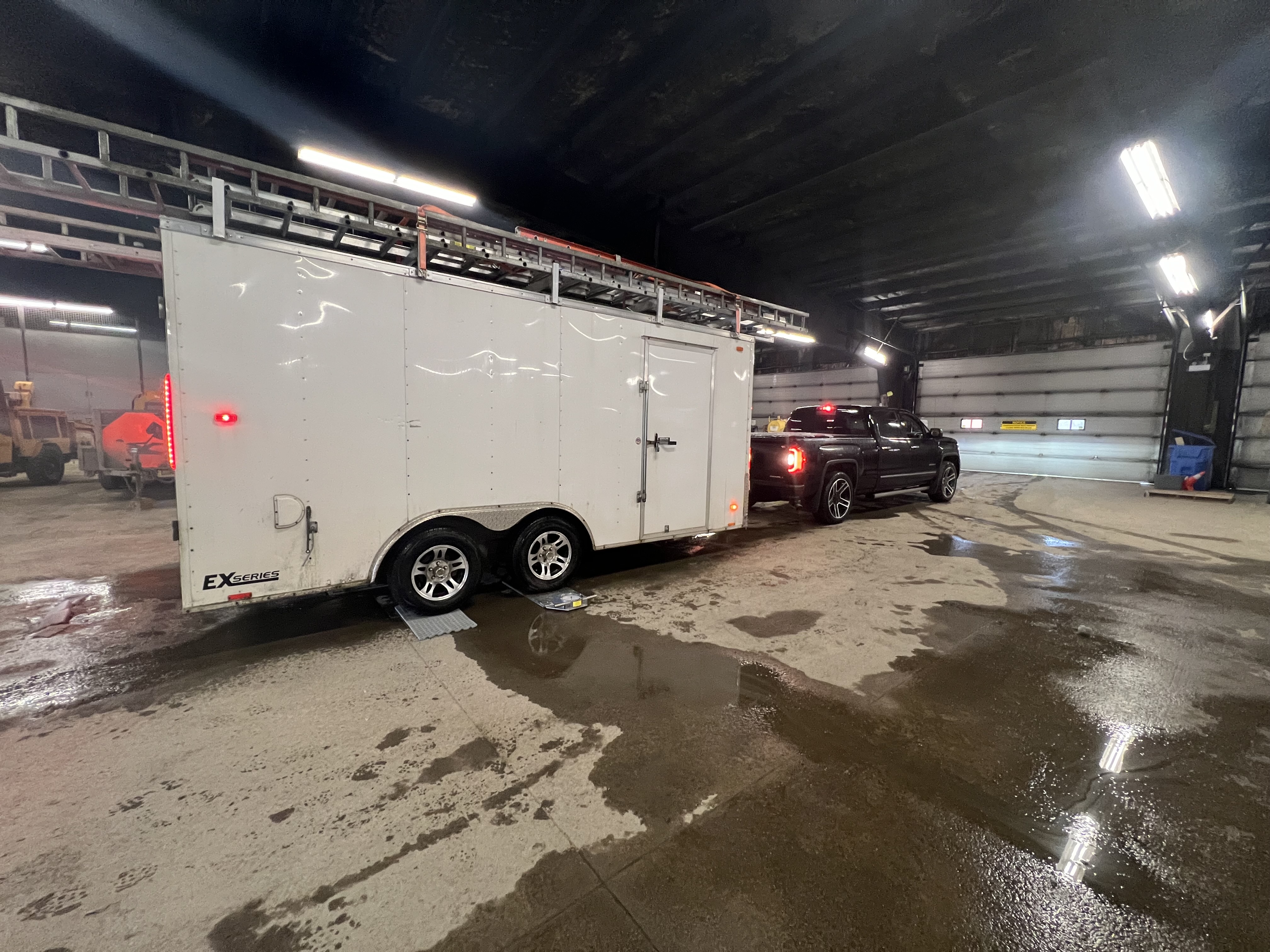 cruiser and commercial motor vehicle cruiser and commercial motor vehicle